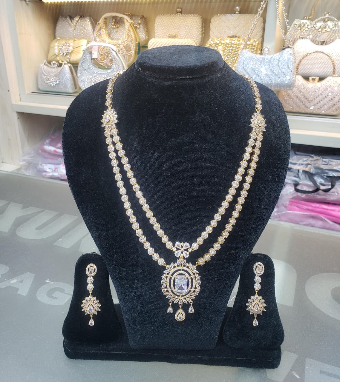 DAIMOND CUT NECKLESS